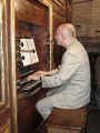J-Paul Lecot tient l'orgue  la messe